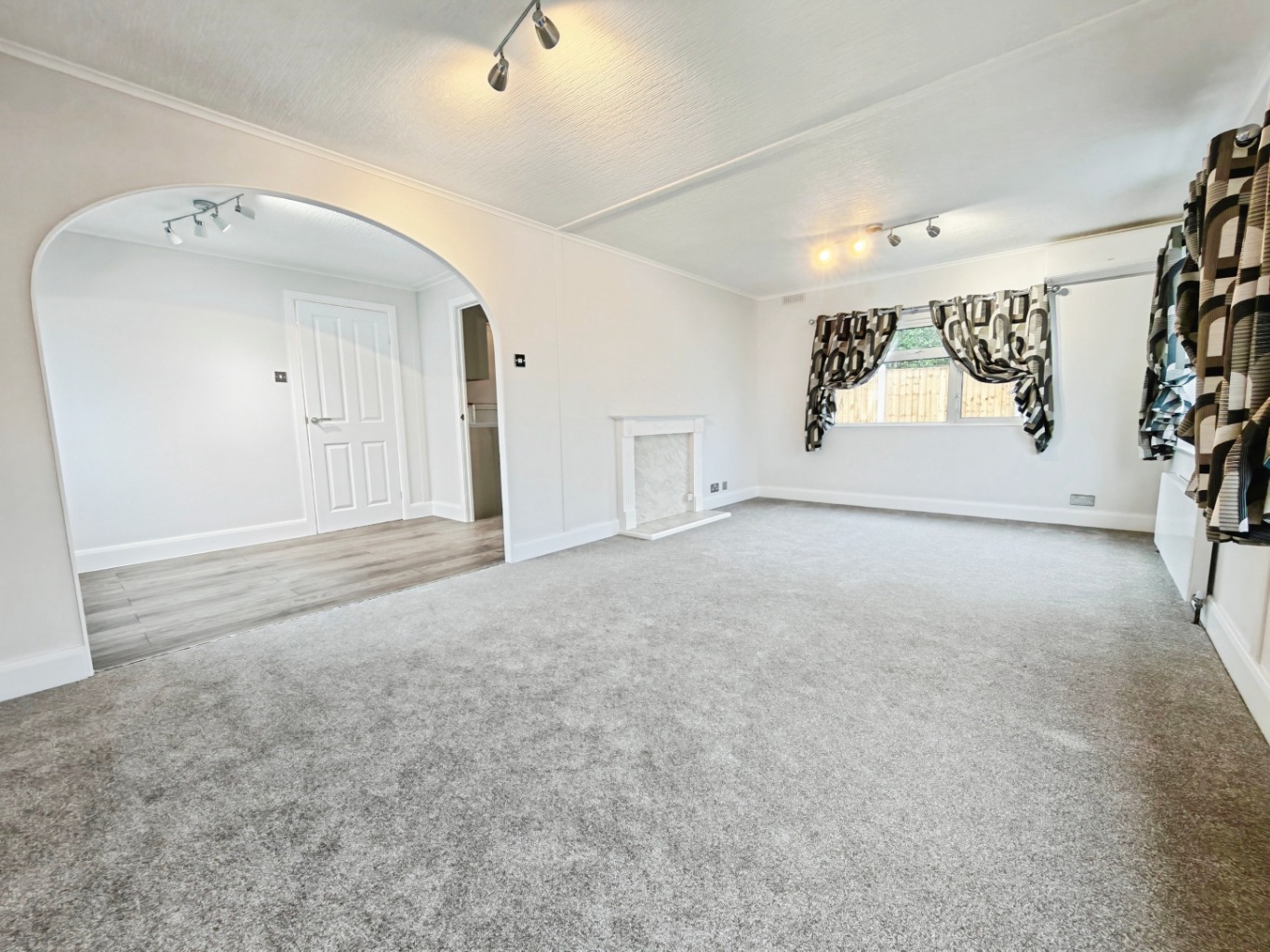 2 bed park home for sale in Coggeshall Road, Braintree, Essex, CM7 7