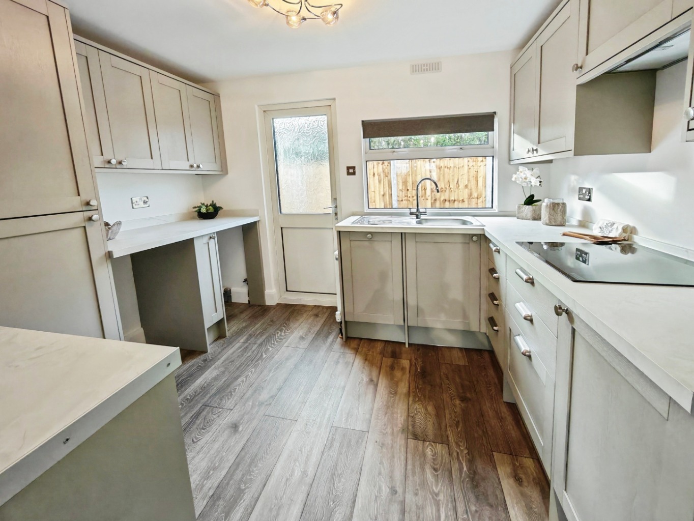 2 bed park home for sale in Coggeshall Road, Braintree, Essex, CM7 - Property Image 5