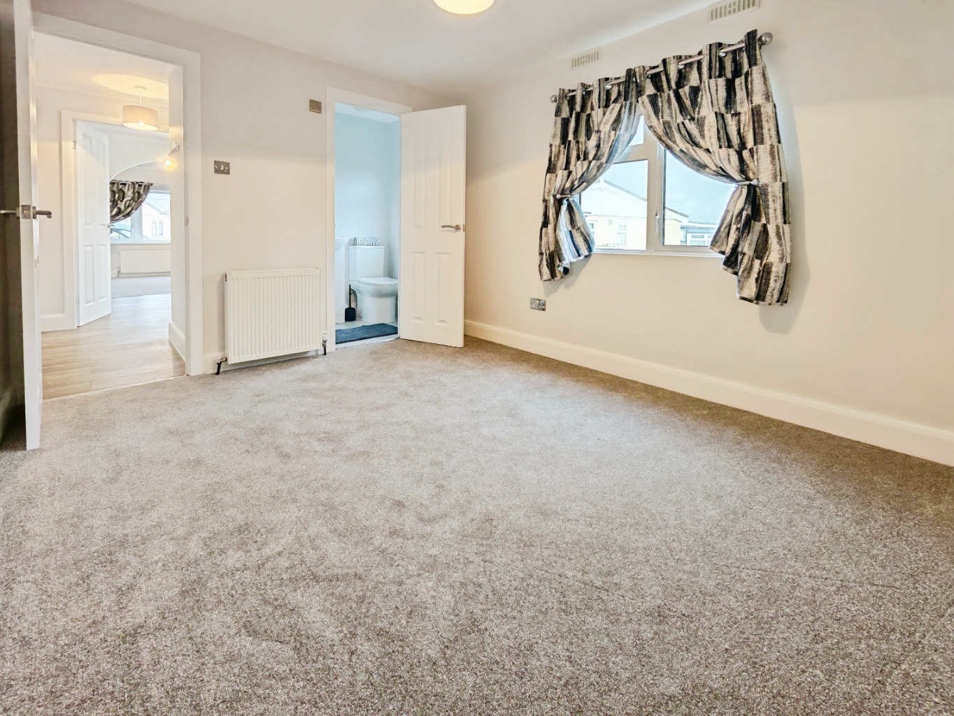 2 bed park home for sale in Coggeshall Road, Braintree, Essex, CM7 - Property Image 11
