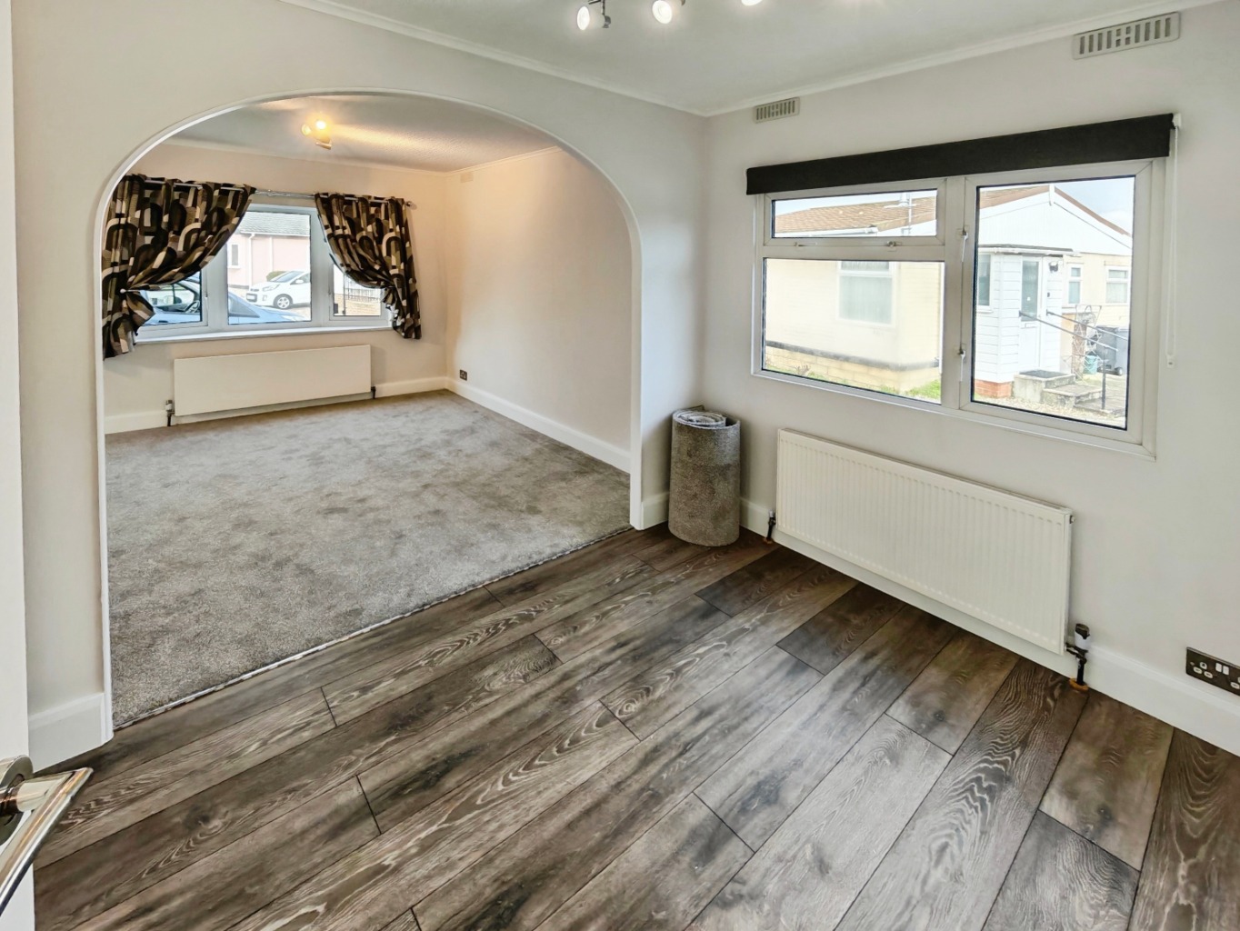 2 bed park home for sale in Coggeshall Road, Braintree, Essex, CM7 - Property Image 6