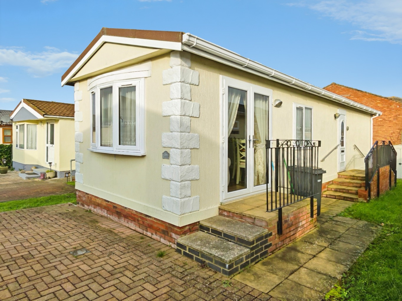 2 bed semi-detached house for sale in Coggeshall Road, Braintree, Essex, CM7 - Property Image 1
