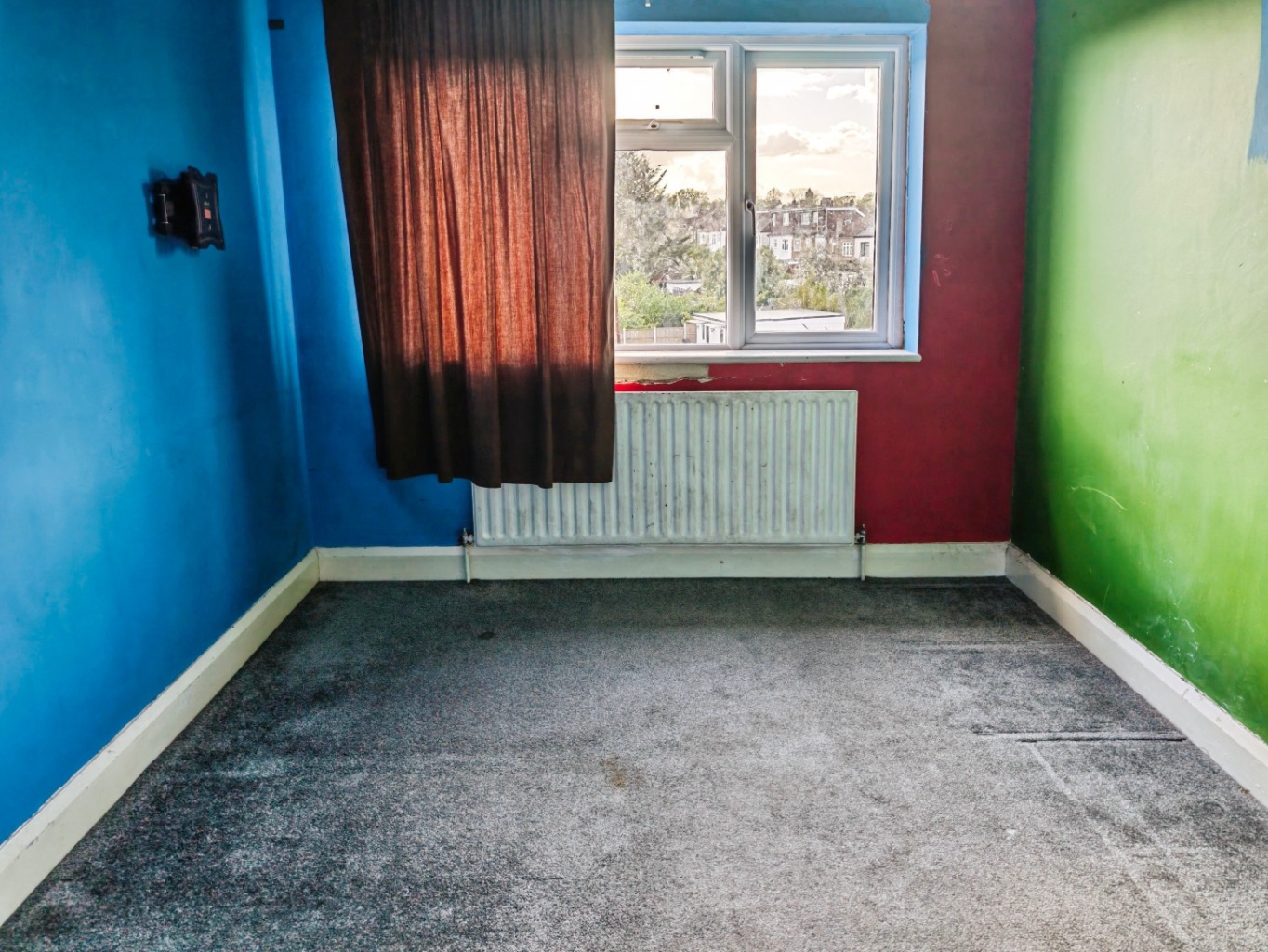 3 bed maisonette for sale in Ilford, Greater London, IG6 9