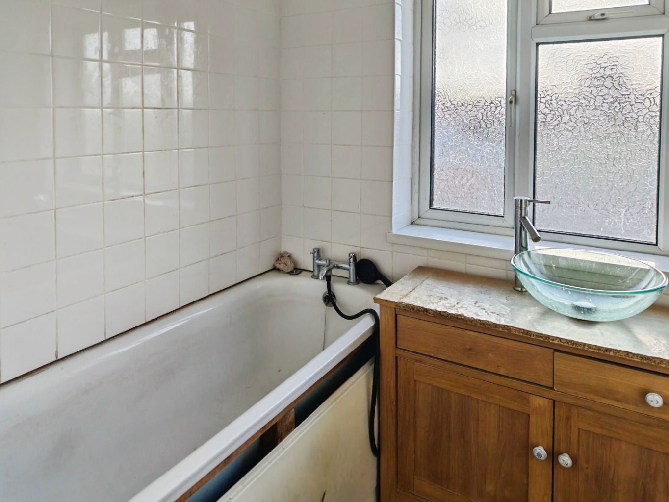 3 bed maisonette for sale in Ilford, Greater London, IG6 7