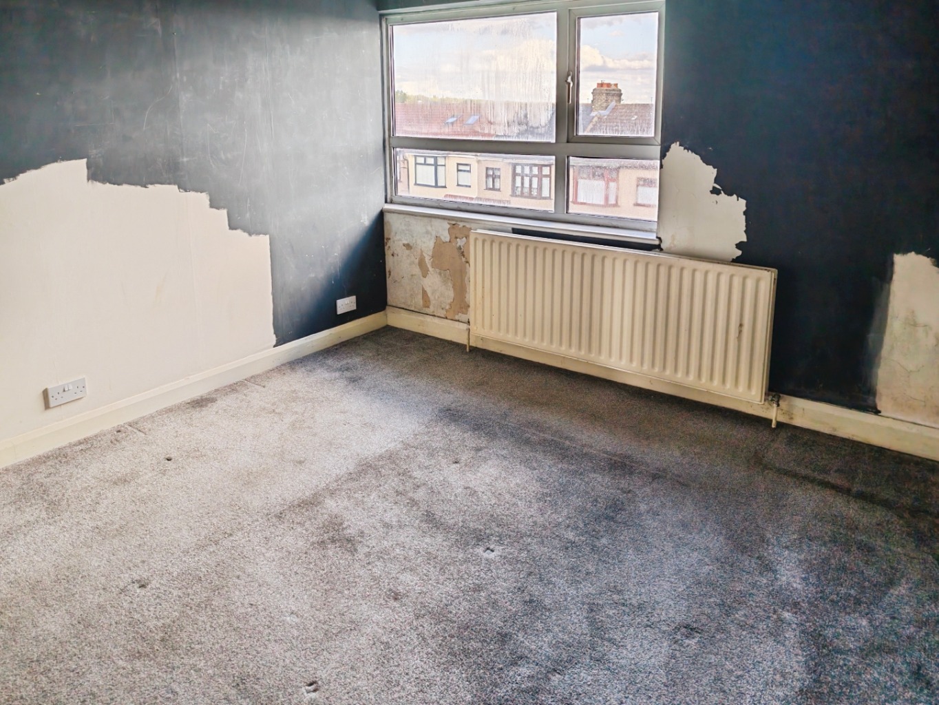 3 bed maisonette for sale in Ilford, Greater London, IG6 8