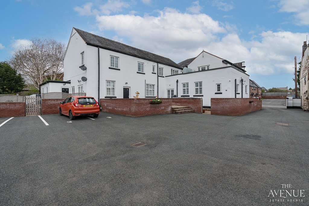 2 bed flat to rent in Nantwich Road, Woore, Crewe, Shropshire, CW3