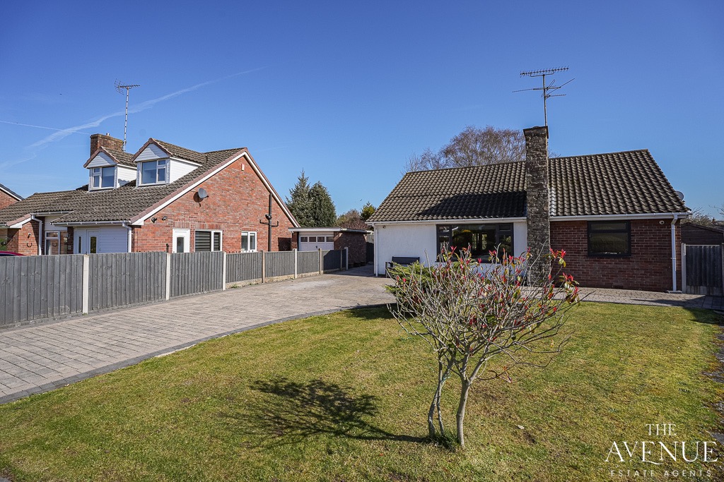 3 bed detached bungalow for sale in Hillview Crescent, Baldwins Gate, Newcastle, Staffordshire, ST5 42