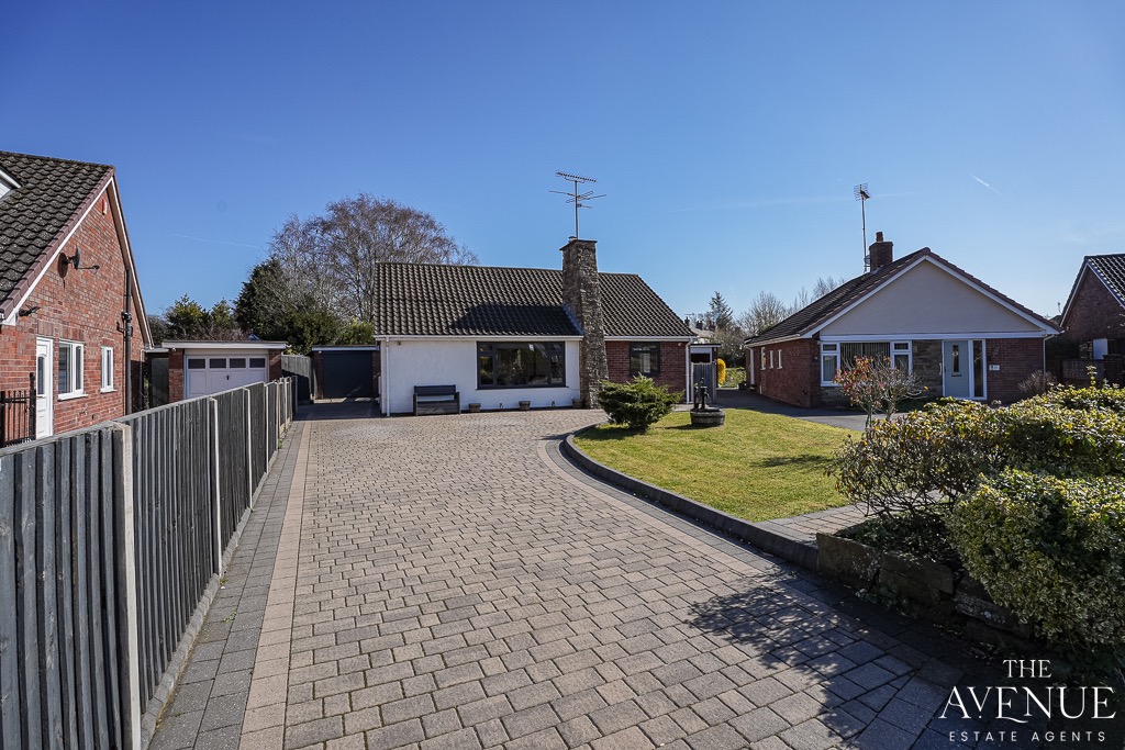 3 bed detached bungalow for sale in Hillview Crescent, Baldwins Gate, Newcastle, Staffordshire, ST5