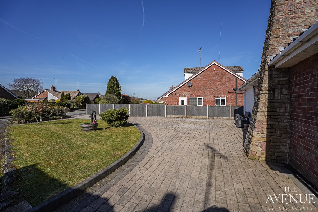3 bed detached bungalow for sale in Hillview Crescent, Baldwins Gate, Newcastle, Staffordshire, ST5 44