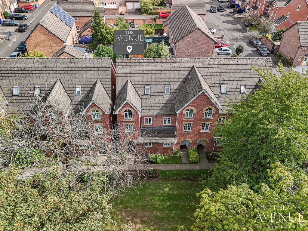 3 bed town house for sale in London Road, Oakhill, Stoke-on-Trent, ST4 39