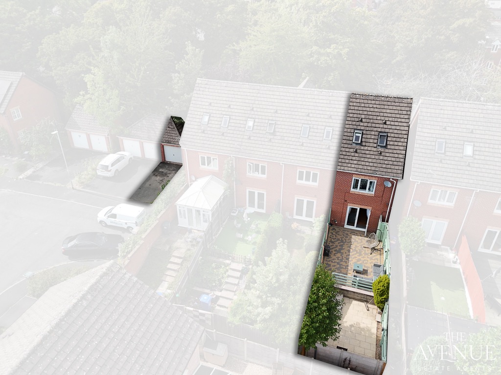 3 bed town house for sale in London Road, Oakhill, Stoke-on-Trent, ST4 5