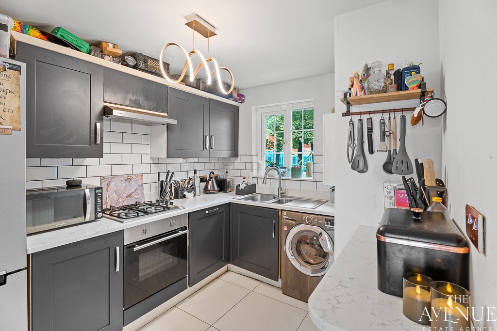 3 bed town house for sale in London Road, Oakhill, Stoke-on-Trent, ST4 2