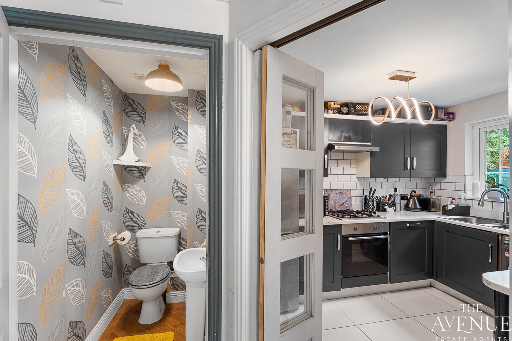 3 bed town house for sale in London Road, Oakhill, Stoke-on-Trent, ST4 7