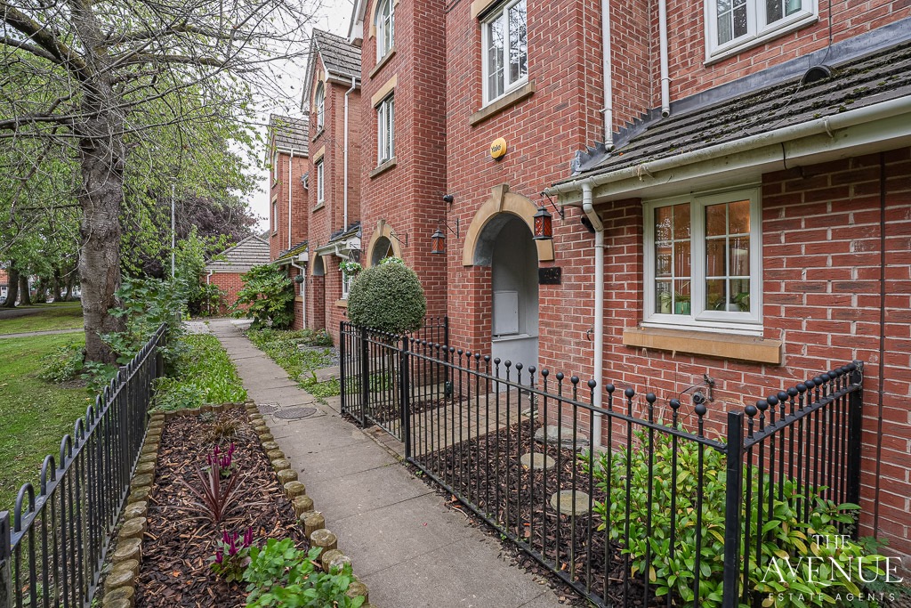 3 bed town house for sale in London Road, Oakhill, Stoke-on-Trent, ST4  - Property Image 37