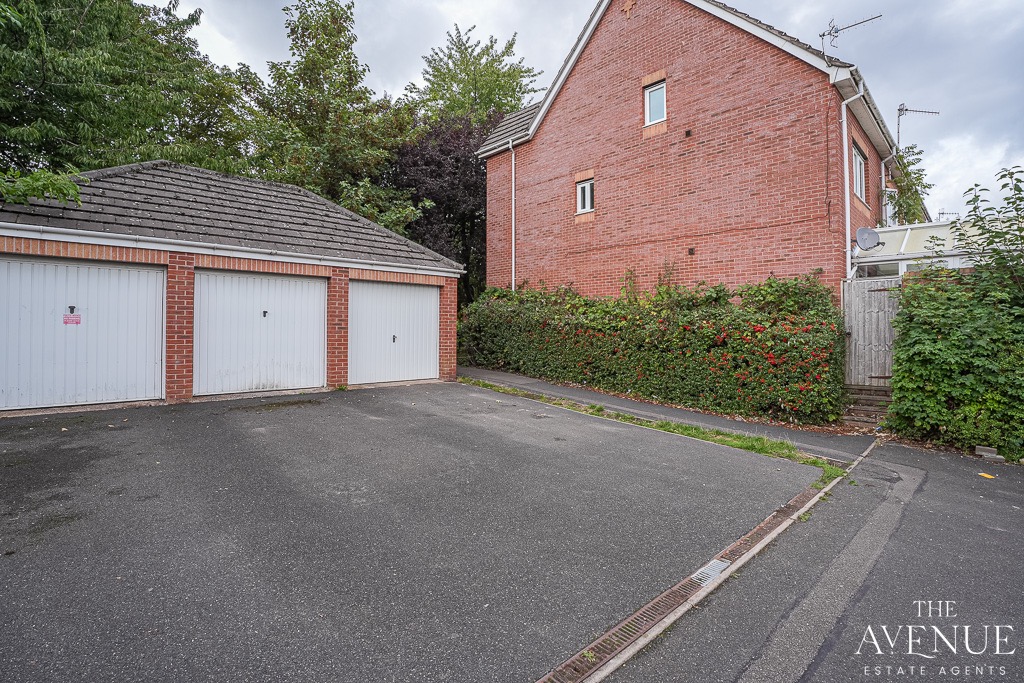 3 bed town house for sale in London Road, Oakhill, Stoke-on-Trent, ST4 37