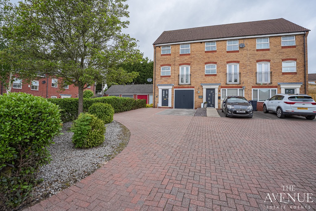 3 bed town house for sale in Moorhen Way, Packmoor, Stoke-On-Trent, Staffordshire, ST7