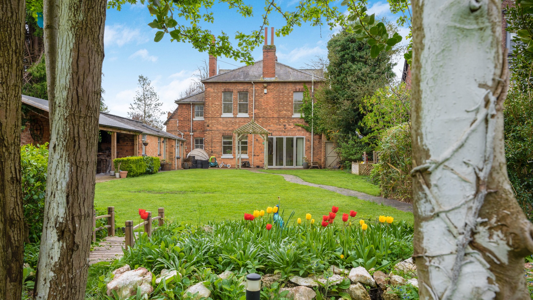 4 bed detached house for sale in Alexandra Road, Burton-On-Trent. 1