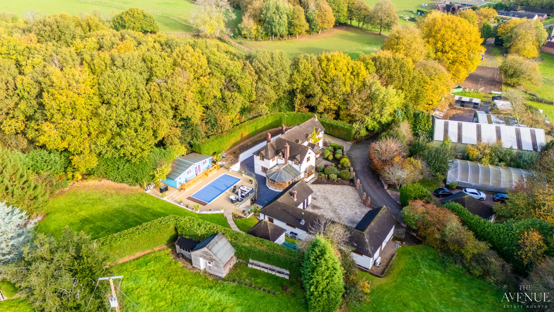 5 bed detached house for sale in Holly Farm Chorley -5 bedroom country home with a separate 2-bedroom annex. 1