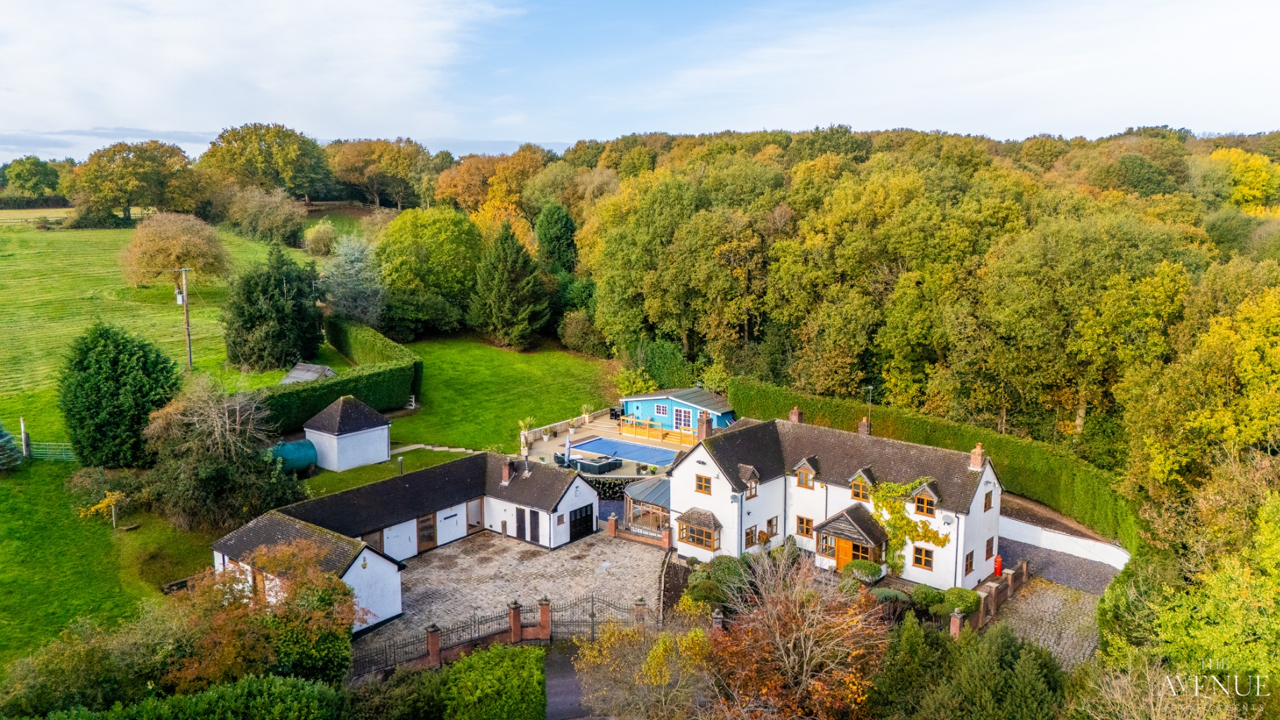 5 bed detached house for sale in Holly Farm Chorley -5 bedroom country home with a separate 2-bedroom annex. - Property Image 1