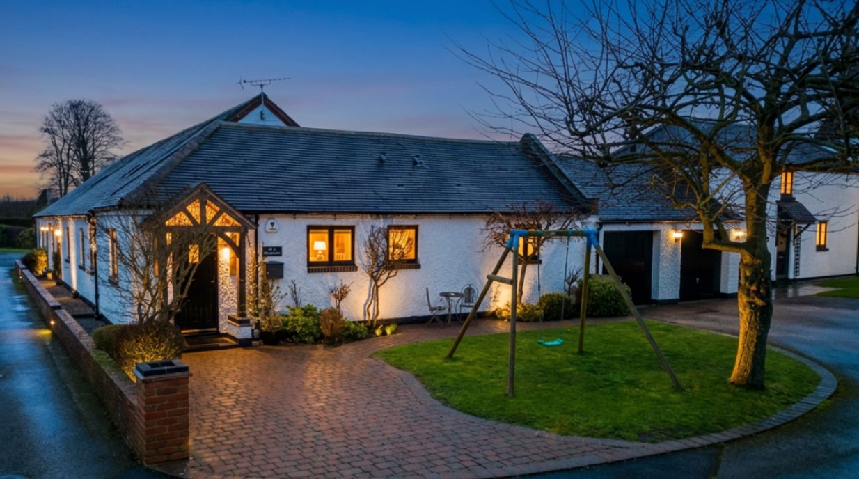 3 bed barn conversion for sale in The Stables, Hargate House Farm, Hilton, DE65 5FJ  - Property Image 1
