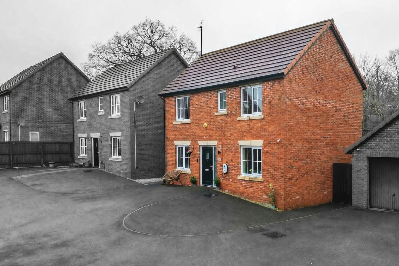 3 bed detached house for sale in Parkwood Close, Alfreton  - Property Image 2