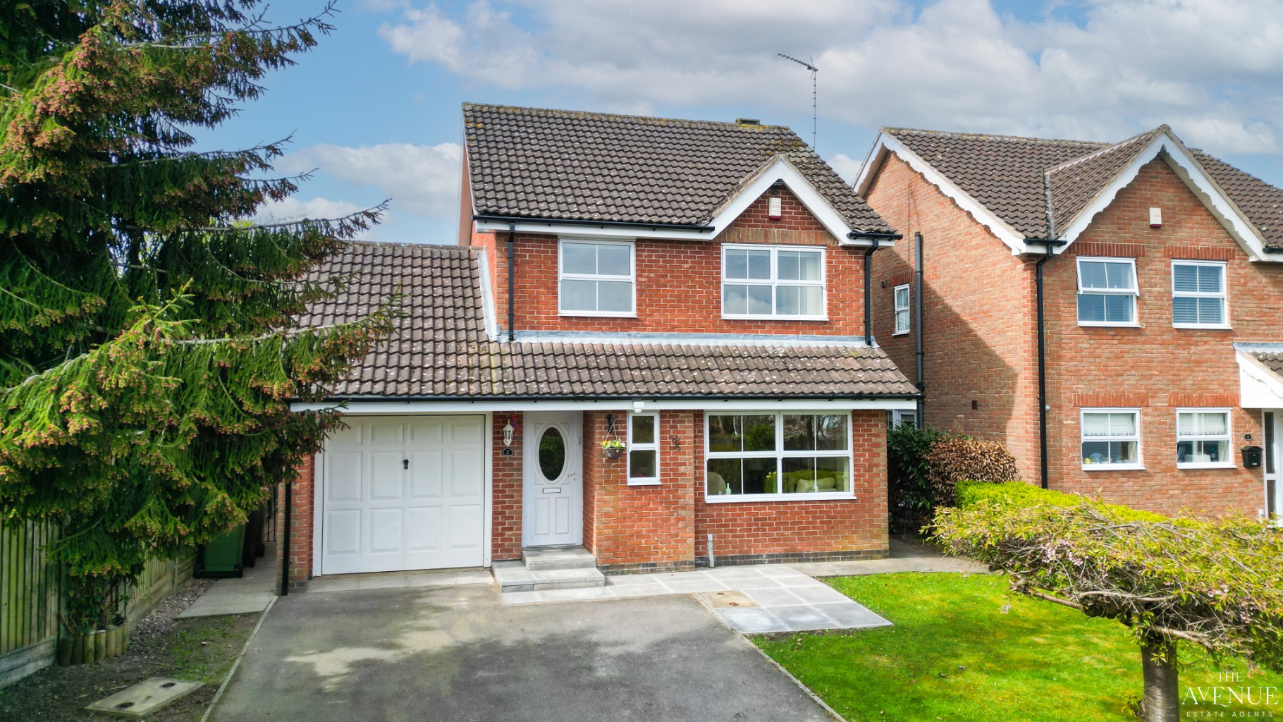 3 bed detached house for sale in Lark Court, Swanwick  - Property Image 1