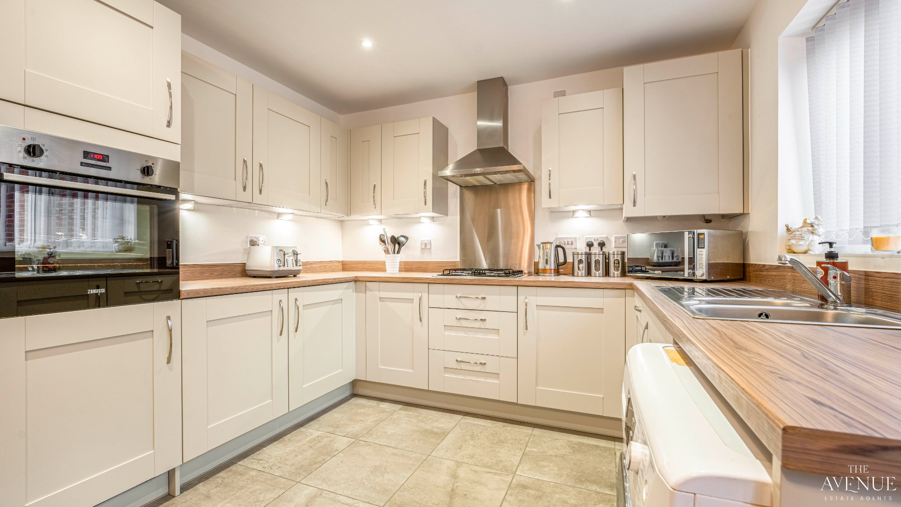 3 bed detached house for sale in Coppice Farm Road, Ripley 2