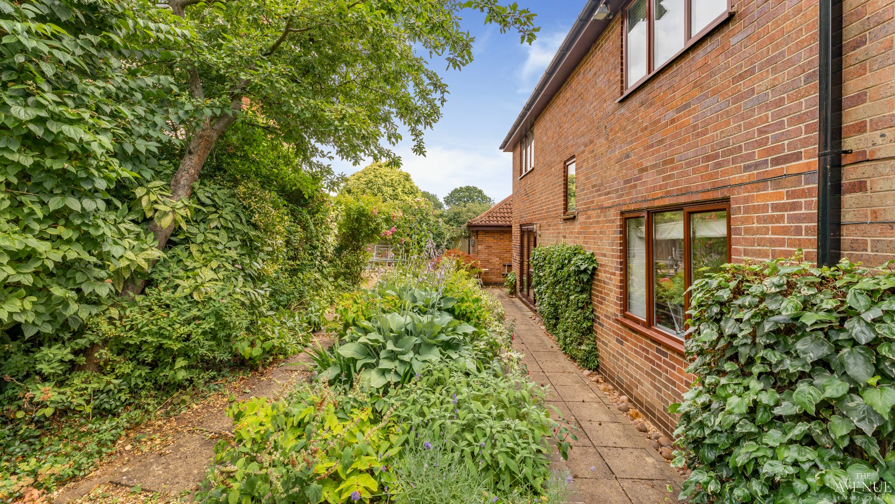 4 bed detached house for sale in Ashgrove Court, Oakwood 23