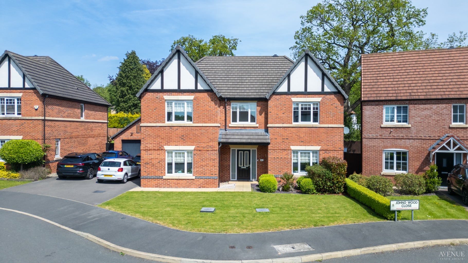 5 bed detached house for sale in Parkwood Close, Alfreton