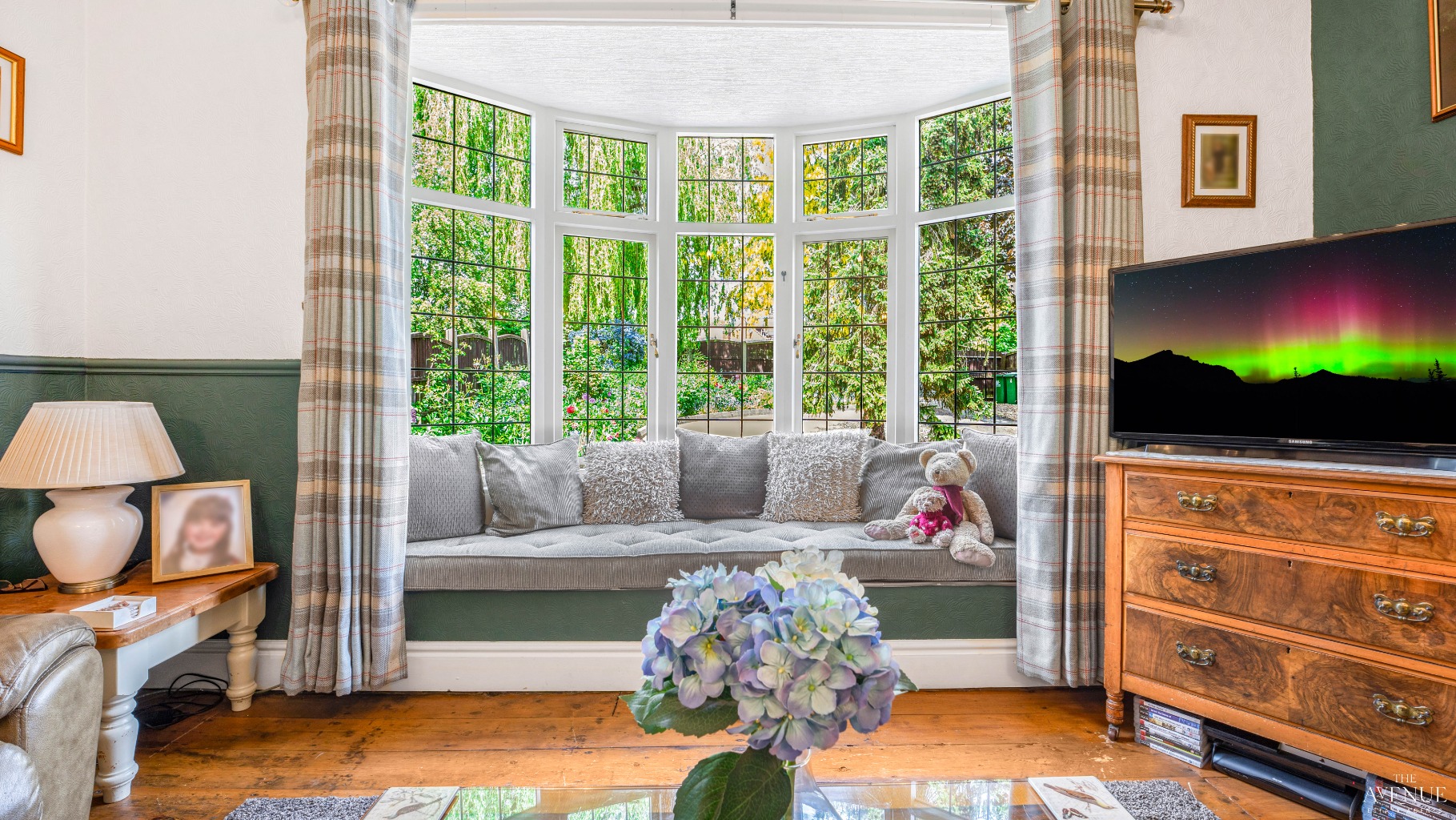 5 bed cottage for sale in Valley Cottage, Golden Valley  - Property Image 2