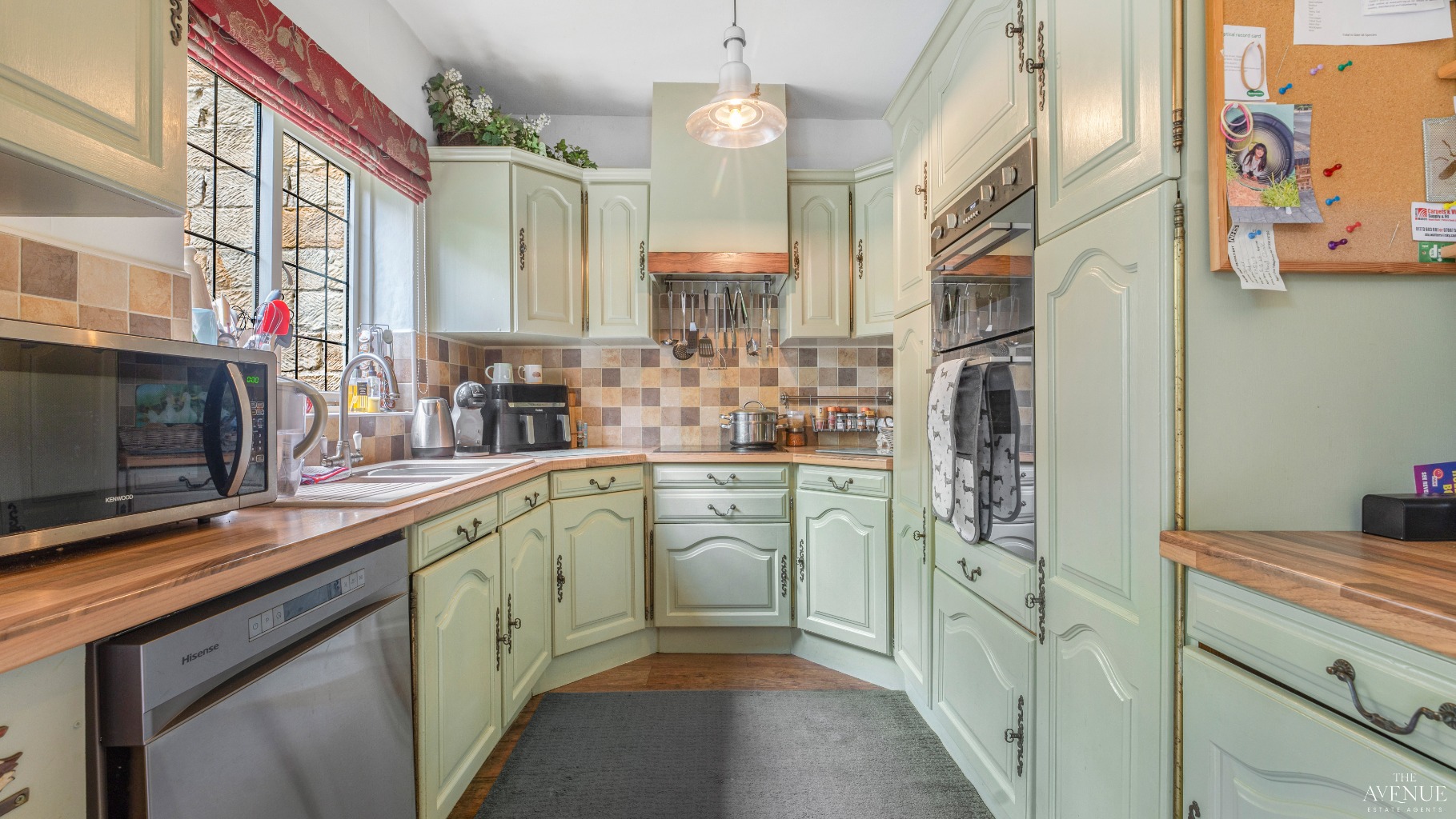 5 bed cottage for sale in Valley Cottage, Golden Valley  - Property Image 8
