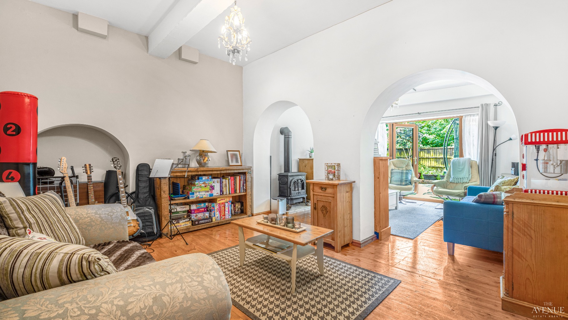 5 bed cottage for sale in Valley Cottage, Golden Valley 8