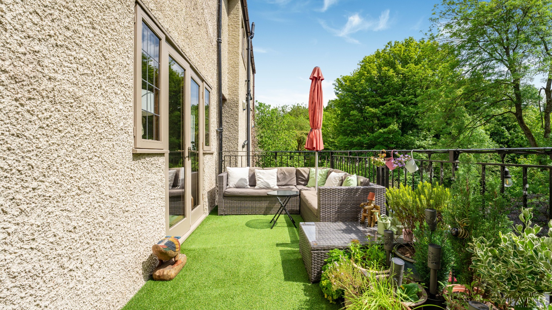 5 bed cottage for sale in Valley Cottage, Golden Valley 3