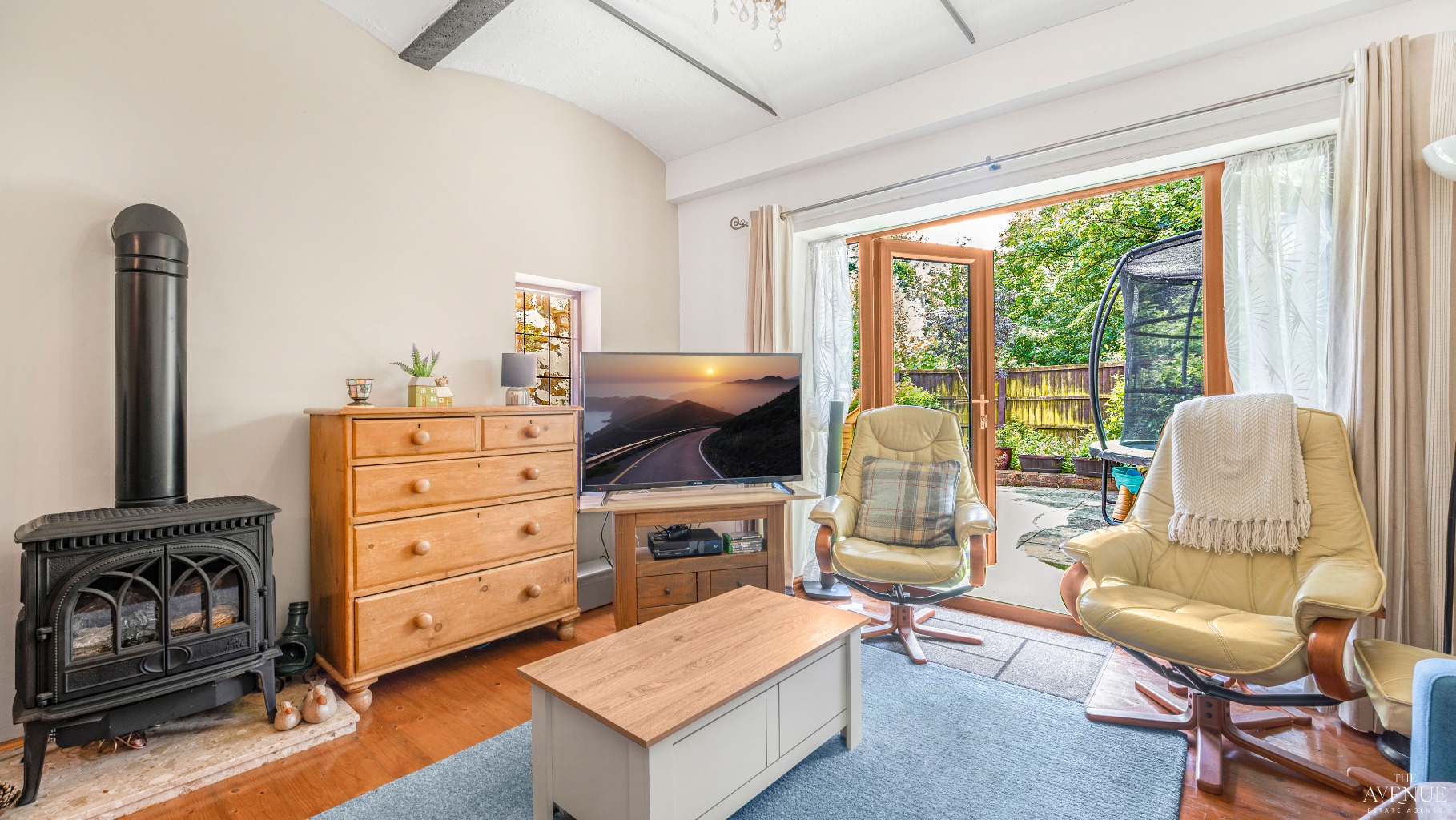 5 bed cottage for sale in Valley Cottage, Golden Valley 10