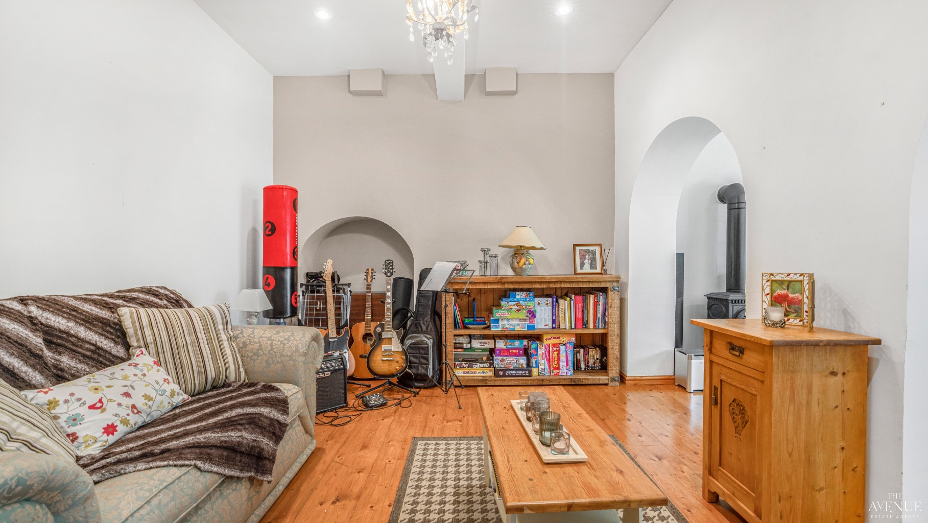 5 bed cottage for sale in Valley Cottage, Golden Valley  - Property Image 10