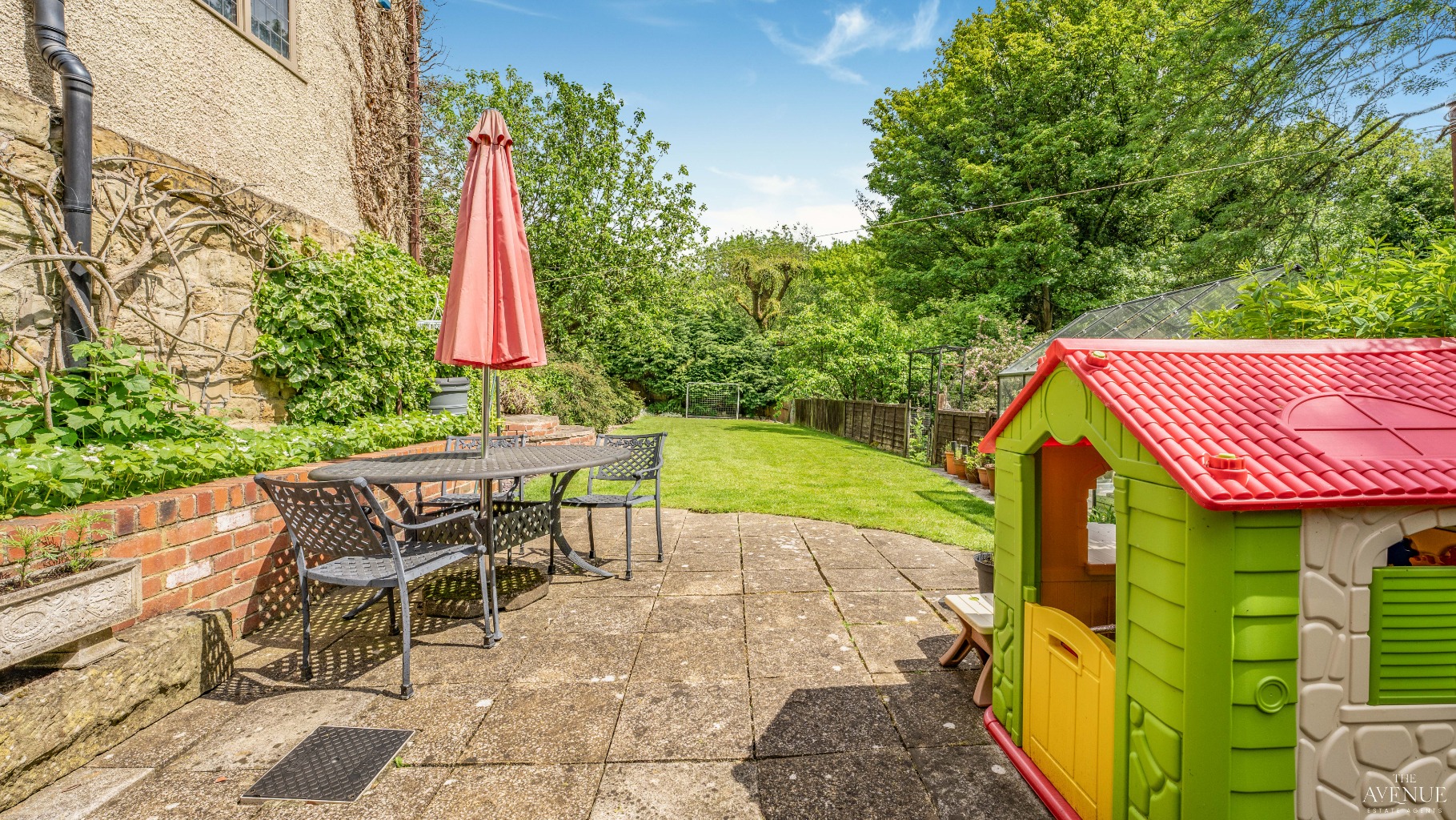 5 bed cottage for sale in Valley Cottage, Golden Valley 23