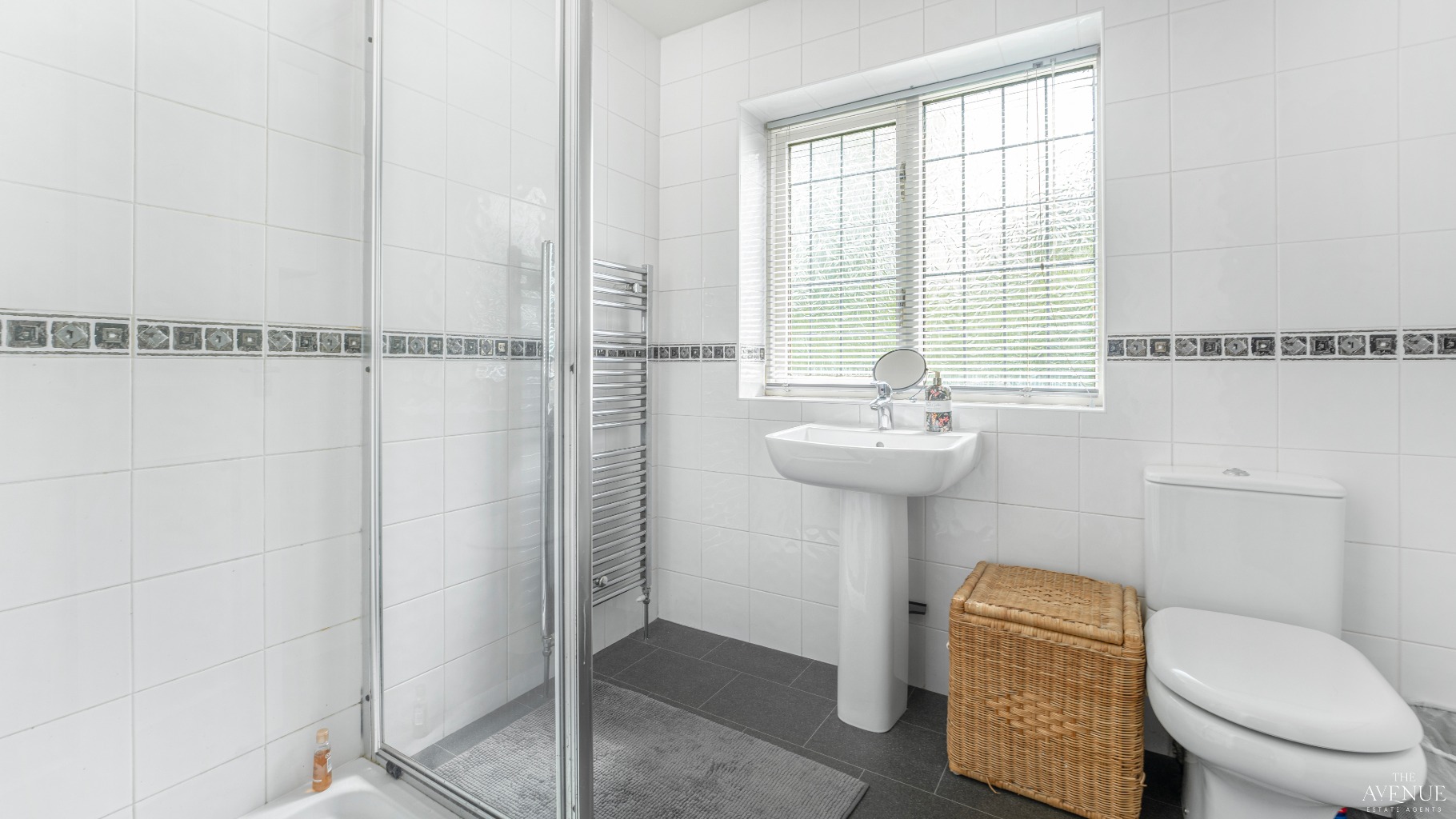 5 bed cottage for sale in Valley Cottage, Golden Valley 14