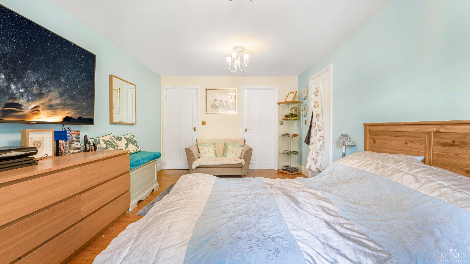 5 bed cottage for sale in Valley Cottage, Golden Valley 13