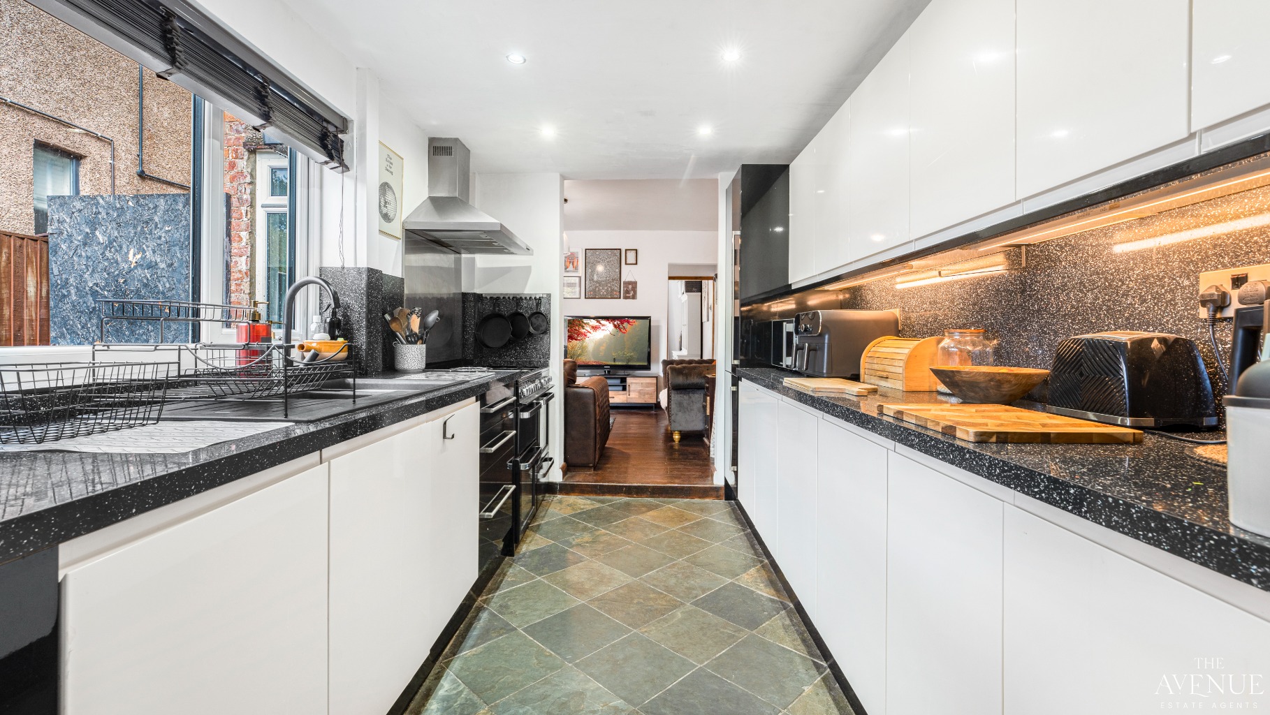 3 bed semi-detached house for sale in Main Road, Morton 7