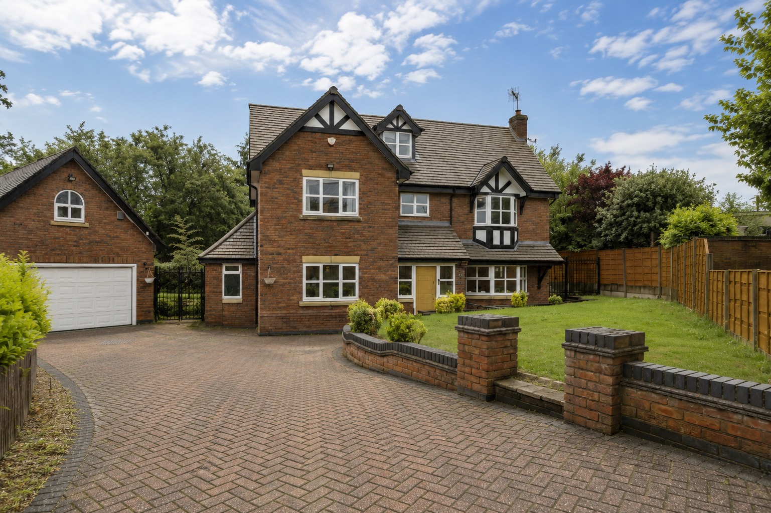 5 bed detached house for sale in Pool View, Winterley, Cheshire, CW11 4QZ - Property Image 1