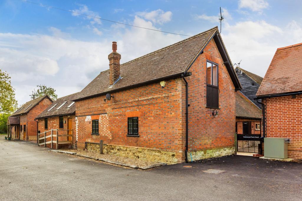 1 bed cottage to rent in Holmwood Farm Court Horsham Road,  Dorking, RH5