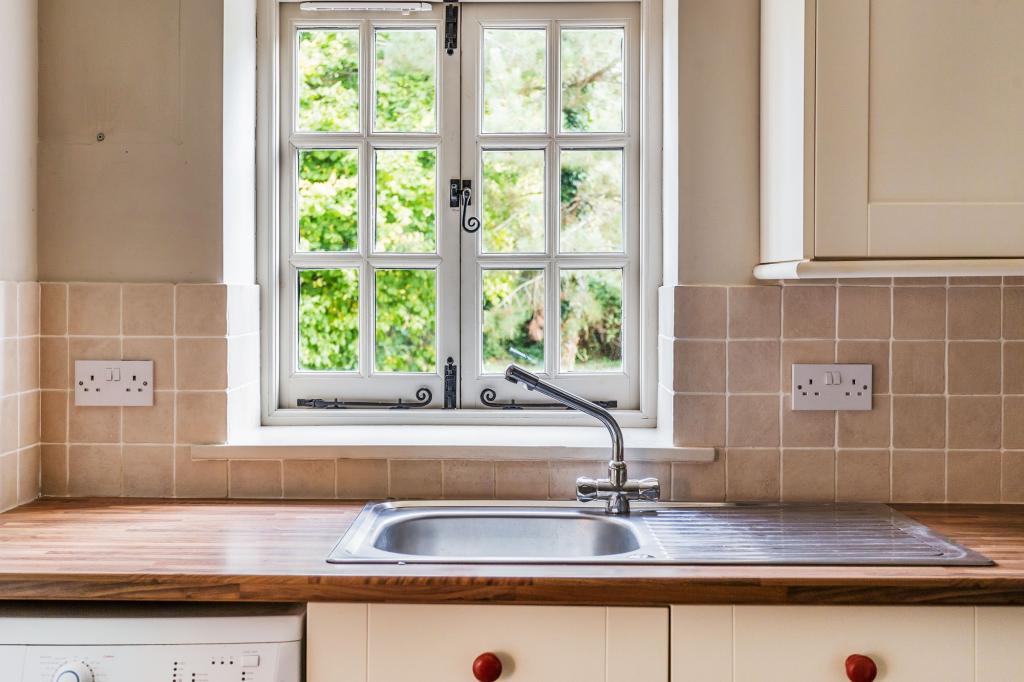 1 bed cottage to rent in Holmwood Farm Court Horsham Road,  Dorking, RH5  - Property Image 3