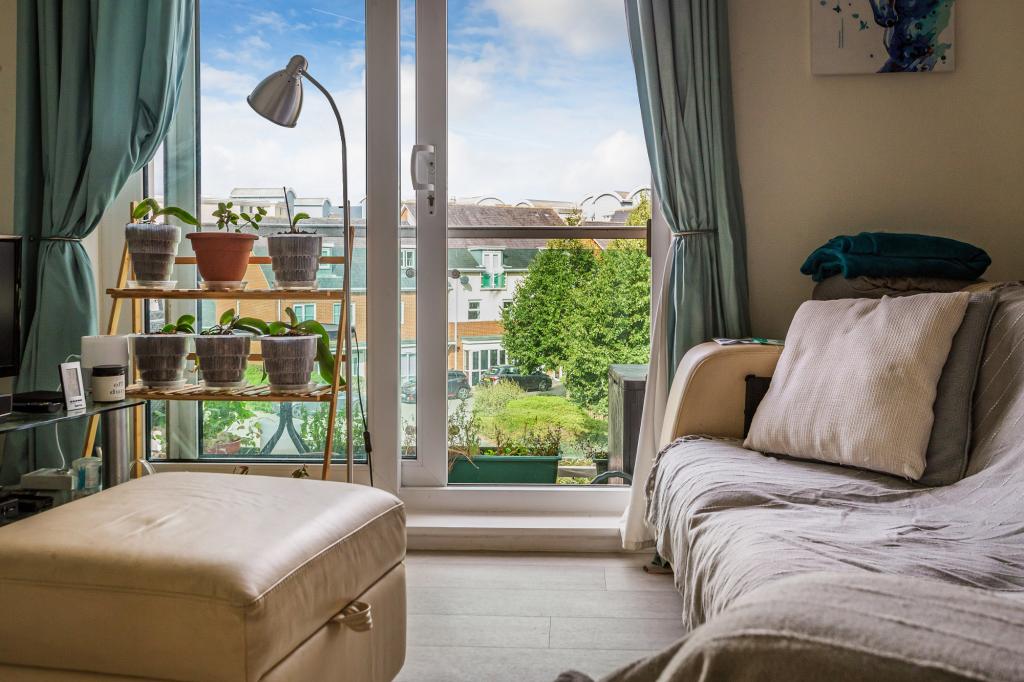 1 bed flat to rent in Fenbridge House, 5 Rubeck Close, Redhill, RH1  - Property Image 5