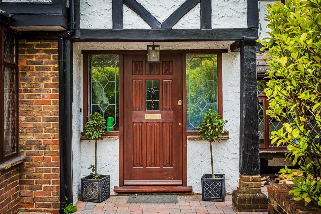 4 bed detached house to rent in Brushwood Chichester Road,  Dorking, RH4  - Property Image 4