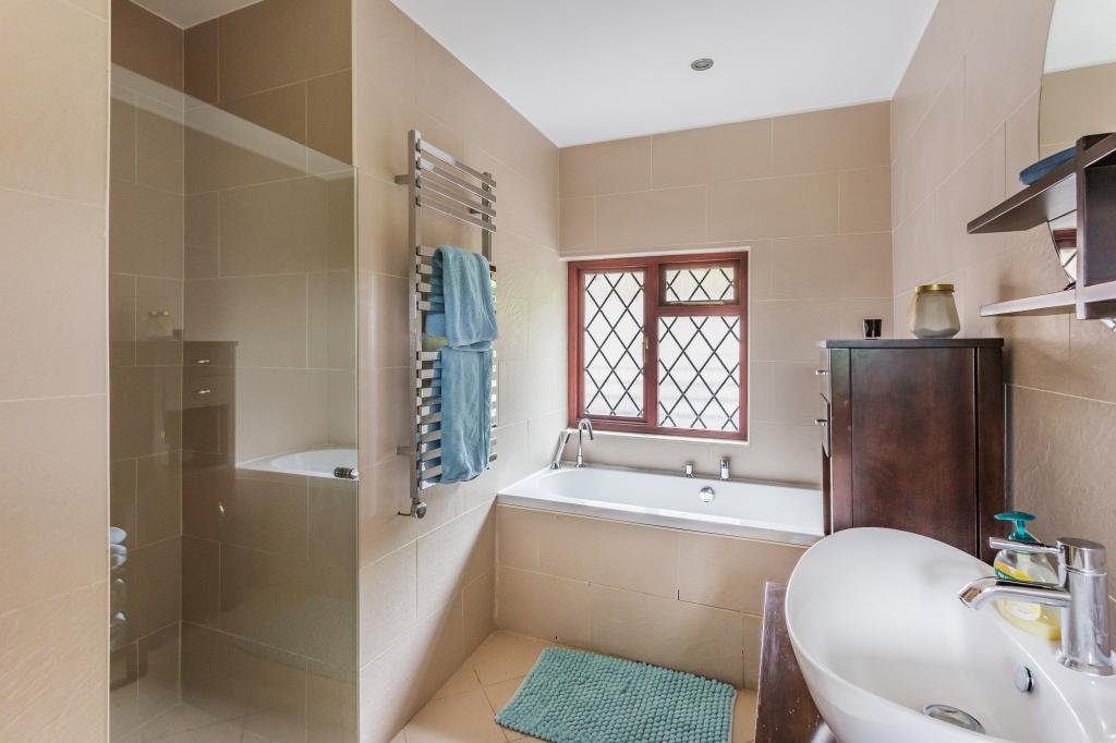 4 bed detached house to rent in Brushwood Chichester Road, Dorking, RH4 10