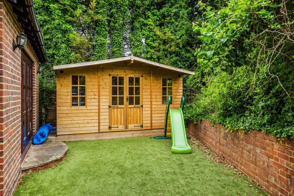 4 bed detached house to rent in Brushwood Chichester Road, Dorking, RH4 11
