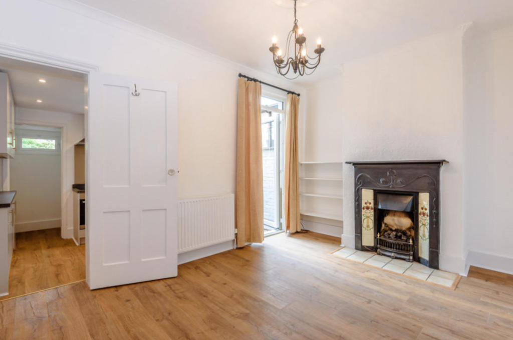 2 bed terraced house to rent in Mount Street,  Dorking, RH4  - Property Image 3