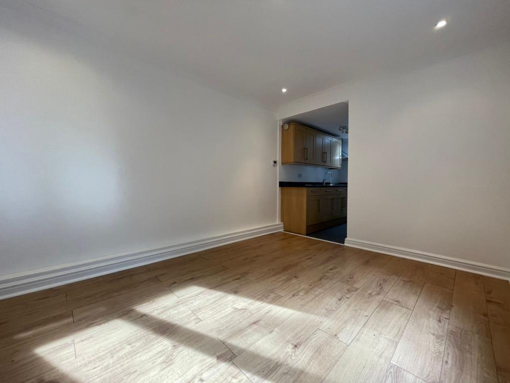 1 bed flat to rent in Falkland Road,  Dorking, RH4 3