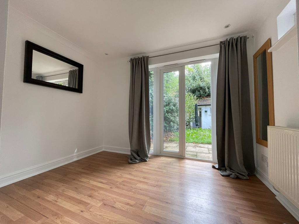 1 bed flat to rent in Falkland Road,  Dorking, RH4 4