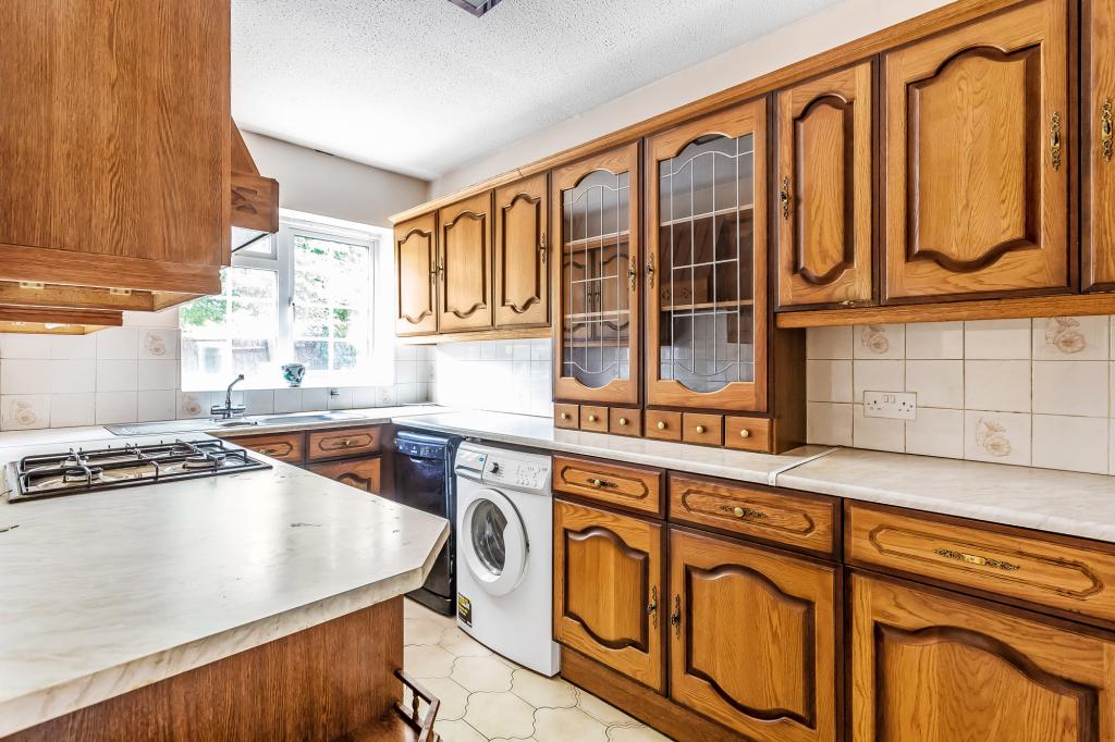 4 bed end of terrace house for sale in Eastleigh Close, Sutton, SM2 2