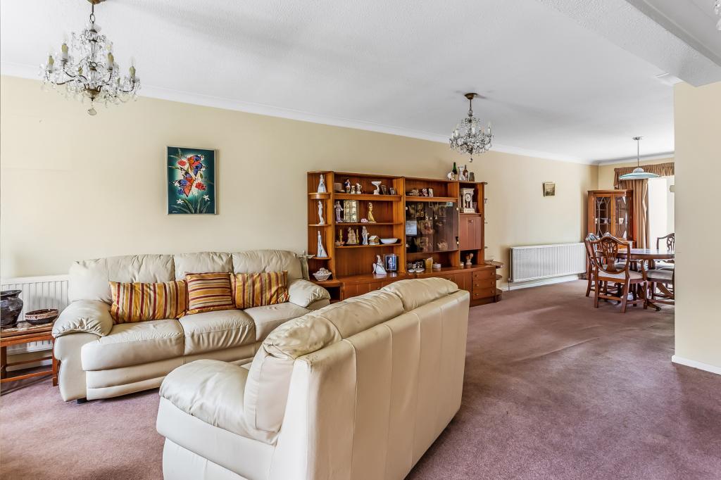 4 bed end of terrace house for sale in Eastleigh Close, Sutton, SM2 5